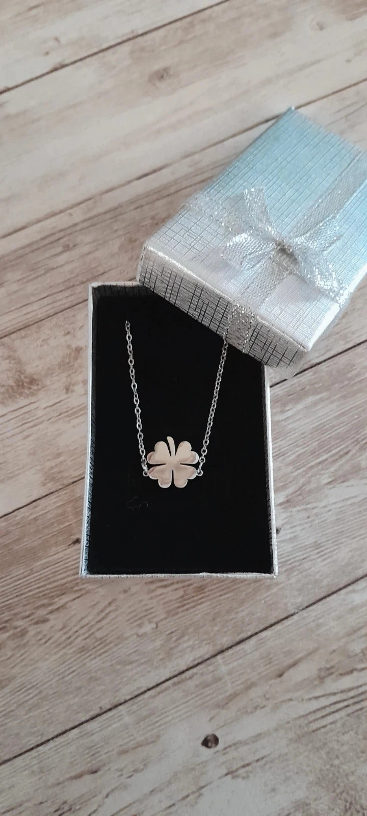 Collier ras du cou, trèfle à 4 feuilles, argenté